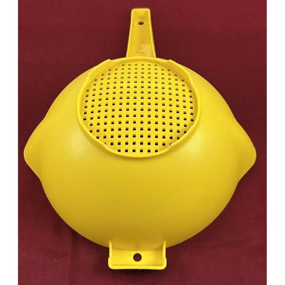 VTG Tupperware Yellow 2 Qt Colander Strainer #1523-1 Handle Double Spouts USA